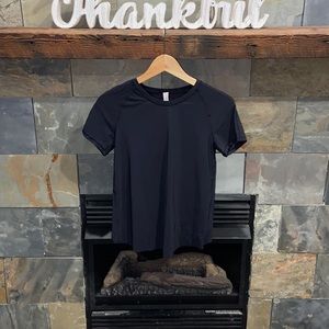 0222 Lululemon women’s top size 2